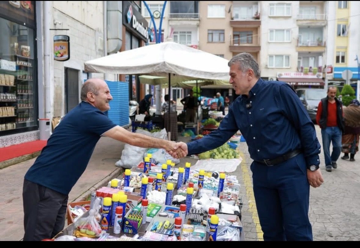 BULANCAK MEYDANI VE SALI PAZARI’NDA BAŞKAN SIBIÇ’TAN ESNAF ZİYARETİ